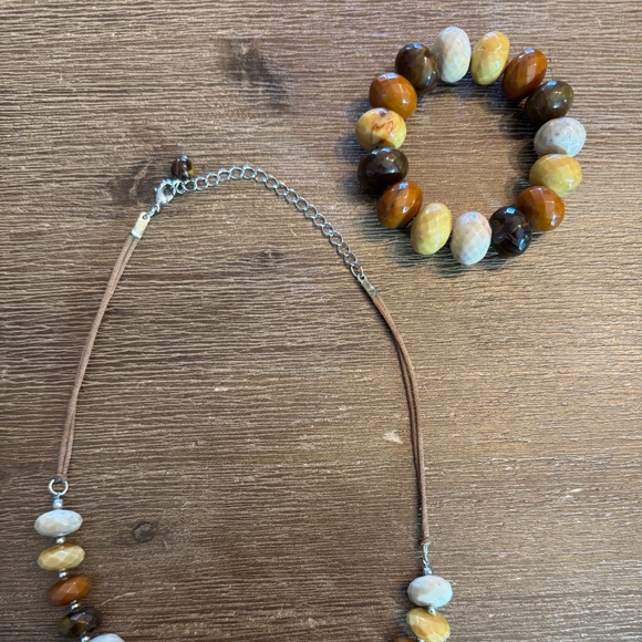✨ Vintage Boho Chunky Acrylic Bead Necklace & Bracelet Set | Fall Golden Tones ✨ - Picture 7 of 8
